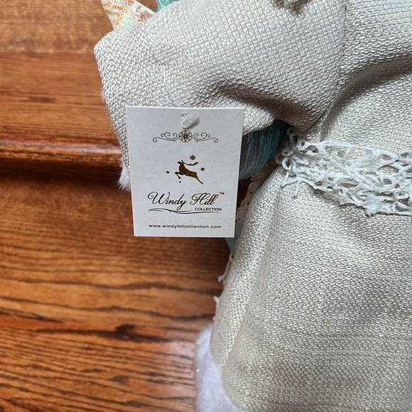 Windy Hill African American  Aquamarine Seashell Santa - Picture 9 of 10